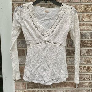 Hollister White Crochet Eyelet Lace V-Neck Babydoll Blouse
With Long Sleeves XS